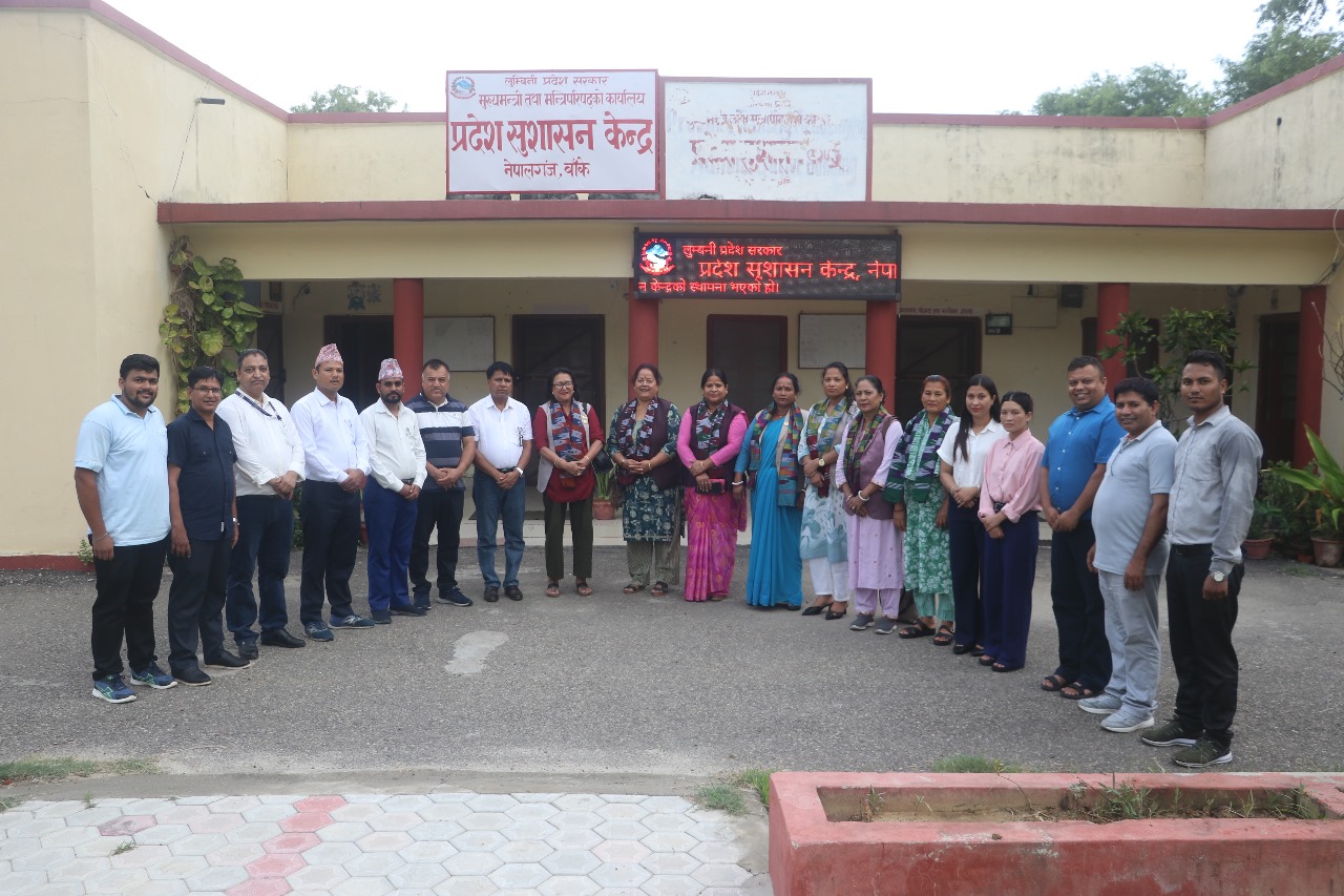 लुम्बिनी प्रदेश सभाका माननीय महिला सदस्यहरुसँग GESI अभिमुखिकरण कार्यक्रमको क्रममा कार्यालय अनुगमन पश्चातको सामुहिक तस्विर